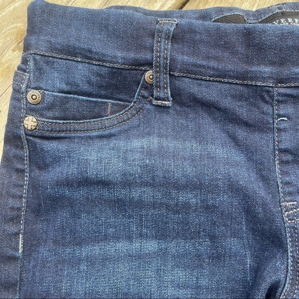 Liverpool Chloe Pull-on Shorts with Rolled Cuff  Dark Wash 0 - Picture 5 of 8